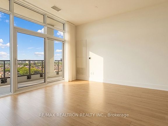 4th image of 858 Dupont St #Penthouse 35