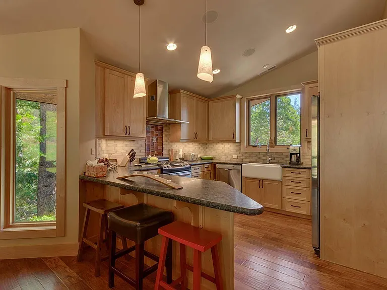 365 Fairway Dr — Photo 7