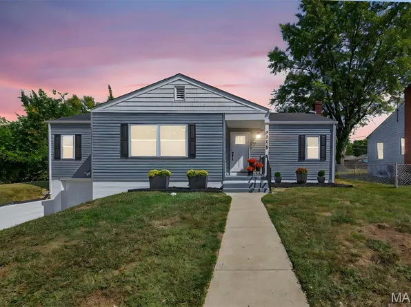 2228 Cherry Ln, Saint Charles, MO 63301