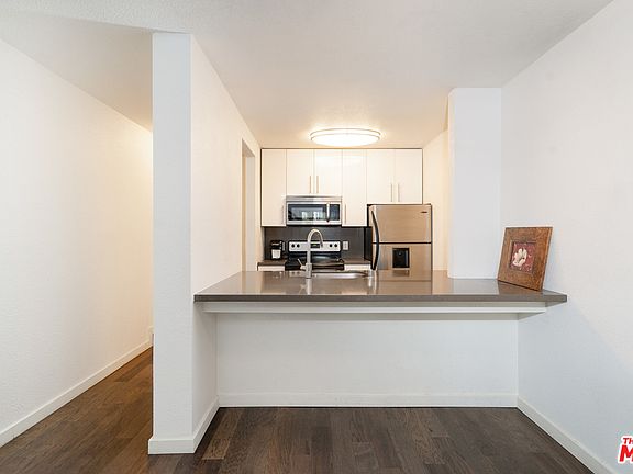 4th image of 141 S Clark Dr APT 230