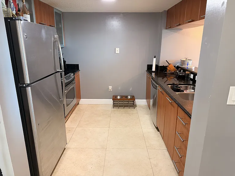 1800 N Bayshore Dr #1408 — Photo 27