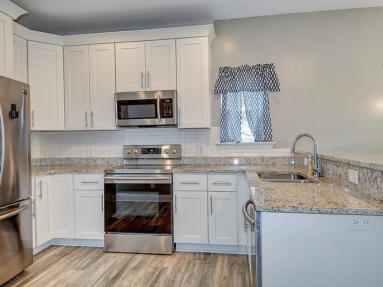 224 Taylor Ave W — Photo 15