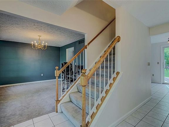 3rd image of 686 Brookeville Dr