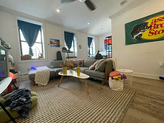 Rented by RCO Realty Inc | media 5