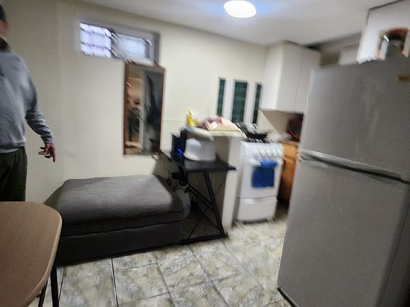 3rd image of 10726 Princeton St