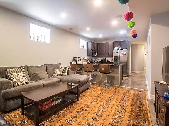 Living Room / Kitchen 