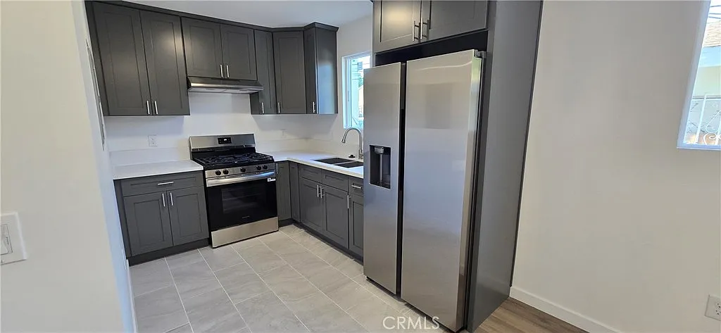 3 bed, 850 sqft, $3,000 — Photo 1