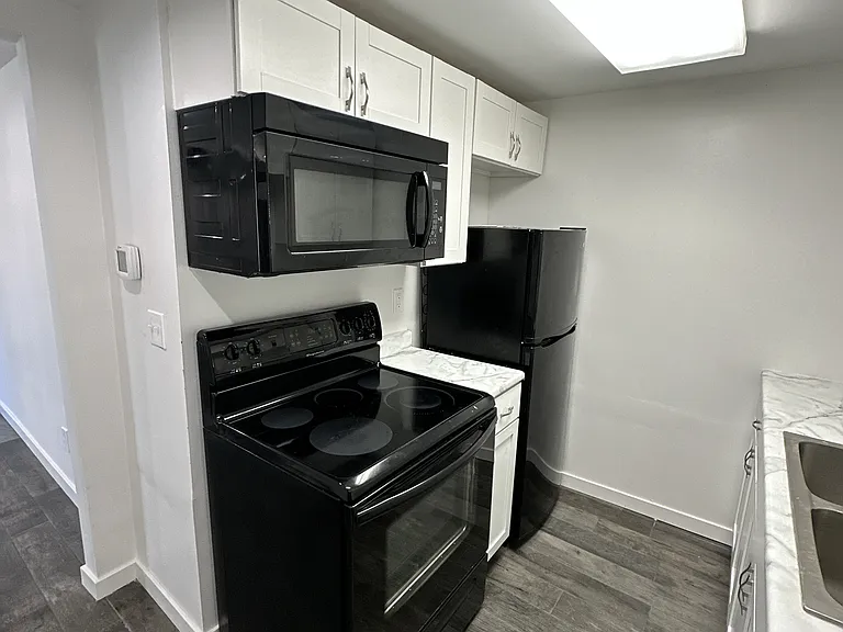 4-534 W 6th St #4 — Photo 1