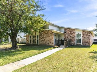 1901 Dodge Trl, Grand Prairie, TX 75052