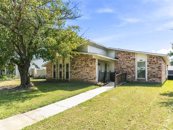1901 Dodge Trl, Grand Prairie, TX 75052