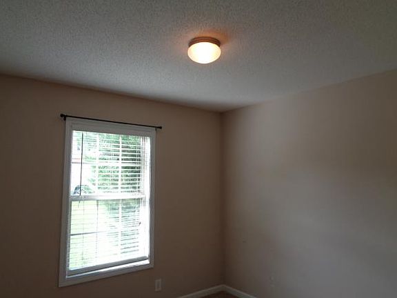 5th image of 284 Harold Dr