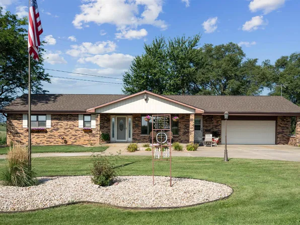 1661 300th Ave, Dyersville, IA 52040