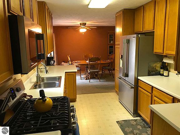 3rd image of 3240 Voss Dr