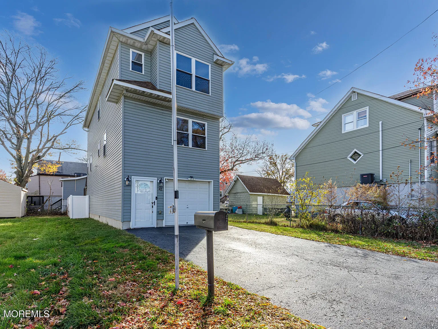 3 bed, 1.5 bath, 1360 sqft, $3,300 — Photo 2