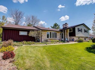 2830 Santa Barbara Dr, Brookfield, WI 53005