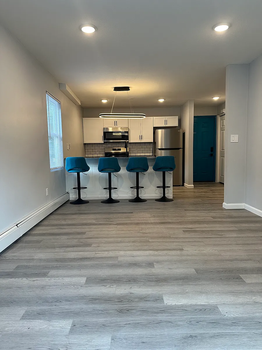 Building Photo - 314 Oak St #2