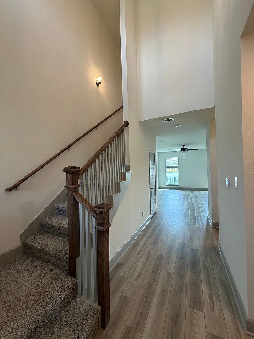 4 bed, 2016 sqft, $3,000 — Photo 2