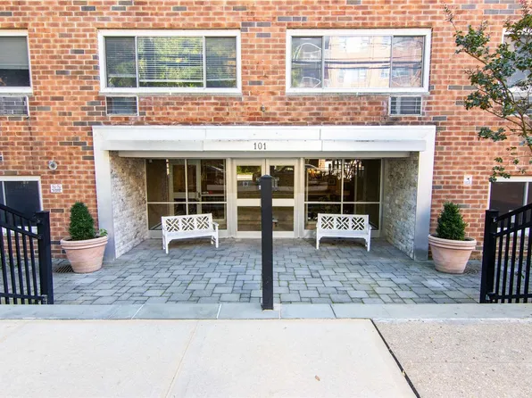 101 Clinton Avenue #1L, Mineola, NY 11501
