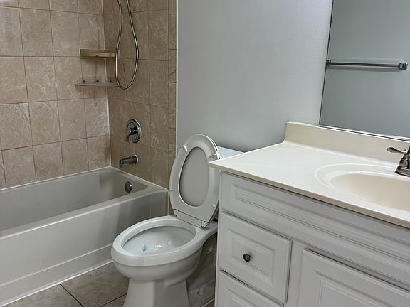 3rd image of 122 Westwick Ct Unit 1