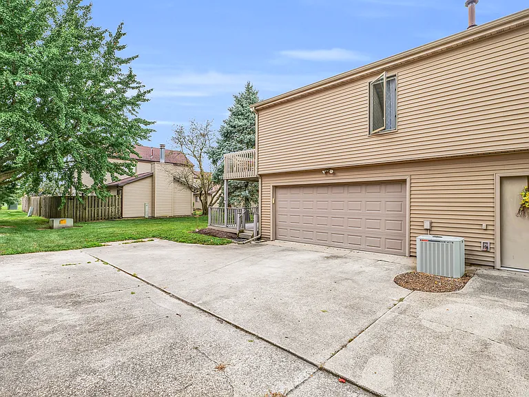 1604B Lyndhurst Dr — Photo 13