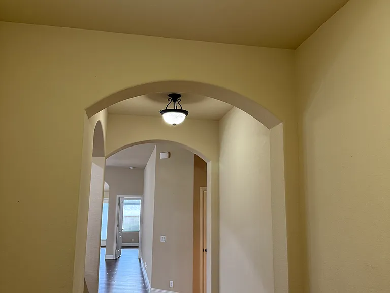 4303 Oak Bluff Dr — Photo 2