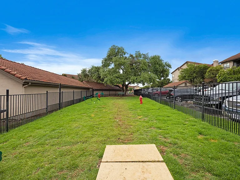 Waters Edge Apartments in Georgetown, TX