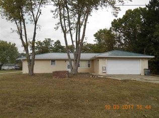 7318 Oak Dr, Stillman Valley, IL 61084