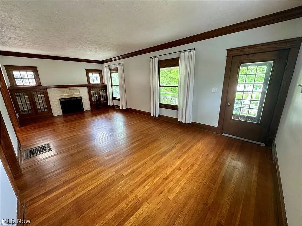 4 bed, 1.5 bath, 2029 sqft, $3,300 — Photo 3