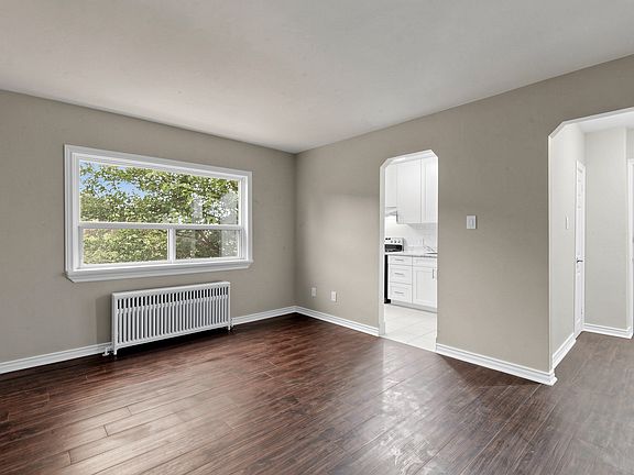 5th image of 38 Lambton Ave
