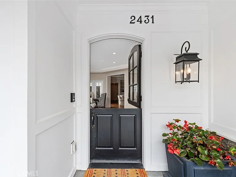 2431 Bayshore Dr — Photo 2