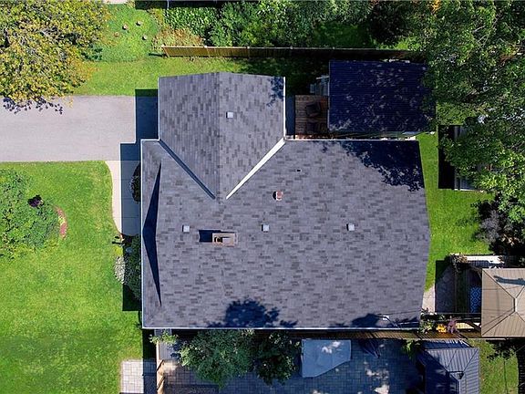 3rd image of 1860 Featherston Dr