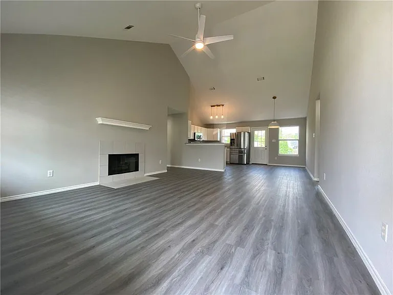 504 Debra Dr — Photo 3