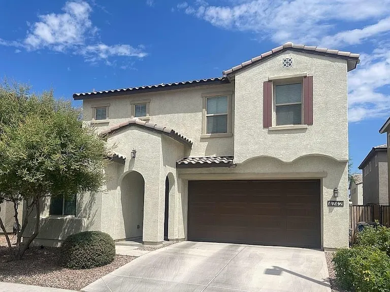 4742 E Tremaine Ave — Photo 1