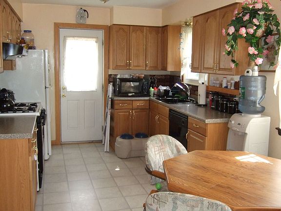 Eat-in-Kitchen