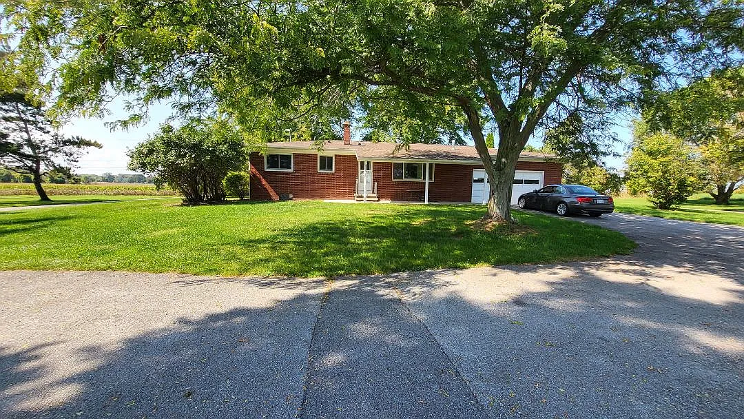 3 bed, 1100 sqft, $1,900 — Photo 3