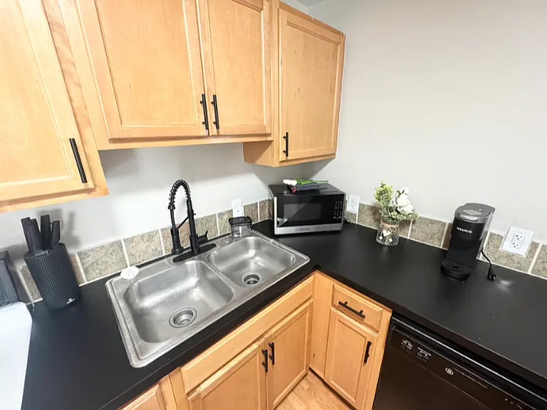 Ivywild Flats — Photo 18