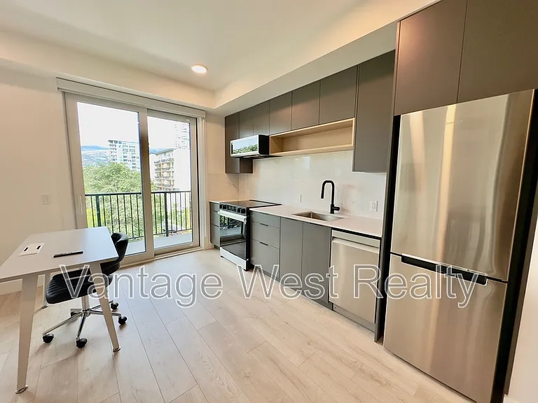 620 Coronation Ave #407 — Photo 2