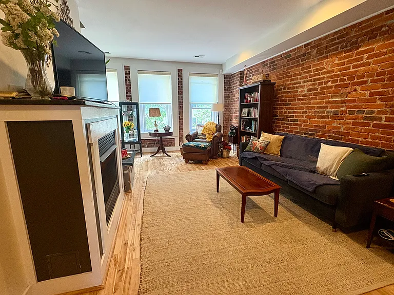 1200 Monroe St NW #B — Photo 5