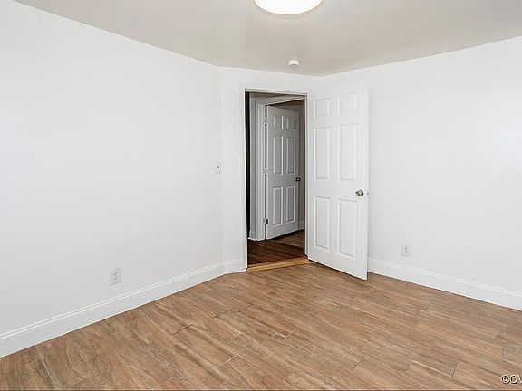 2nd image of 1107-09 6th St #B