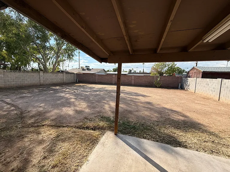 7624 N 44th Dr — Photo 21