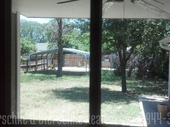 4th image of 1318 S Park St