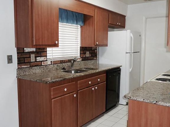 3rd image of 1001 Colonial Ave SE