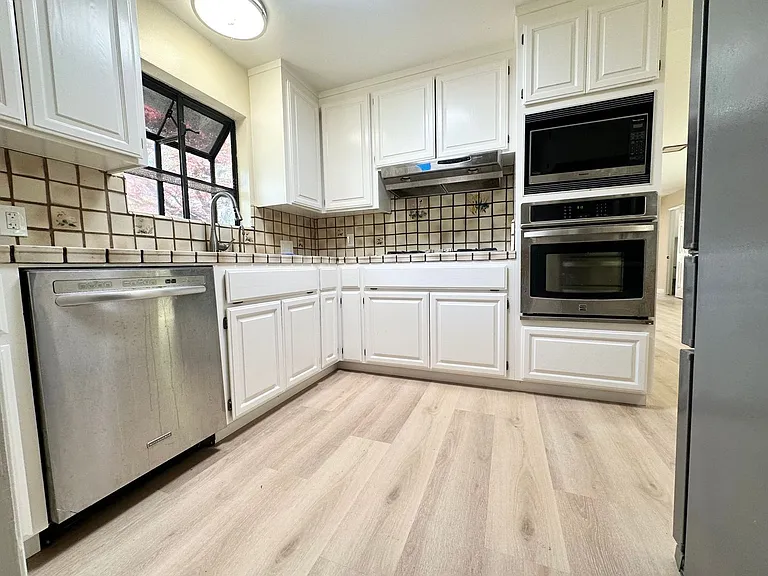 2214 Vineyard Ct — Photo 7