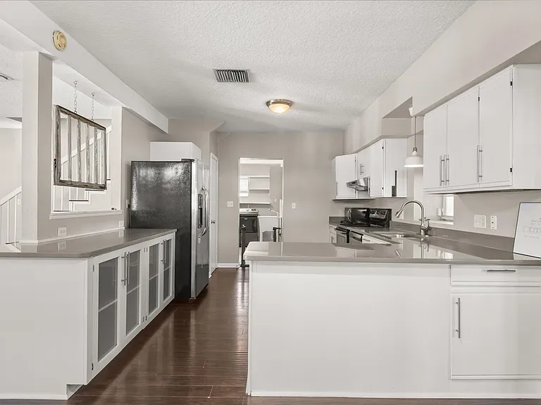 742 N Westmoreland Dr — Photo 15