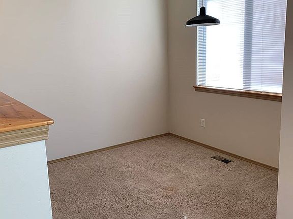 5th image of 1552 E Maryland St #1
