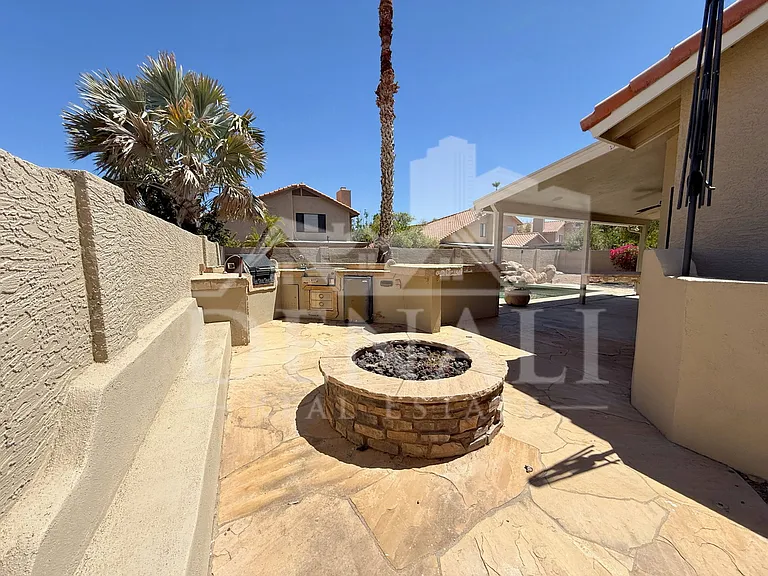 1211 E Drake Dr — Photo 29