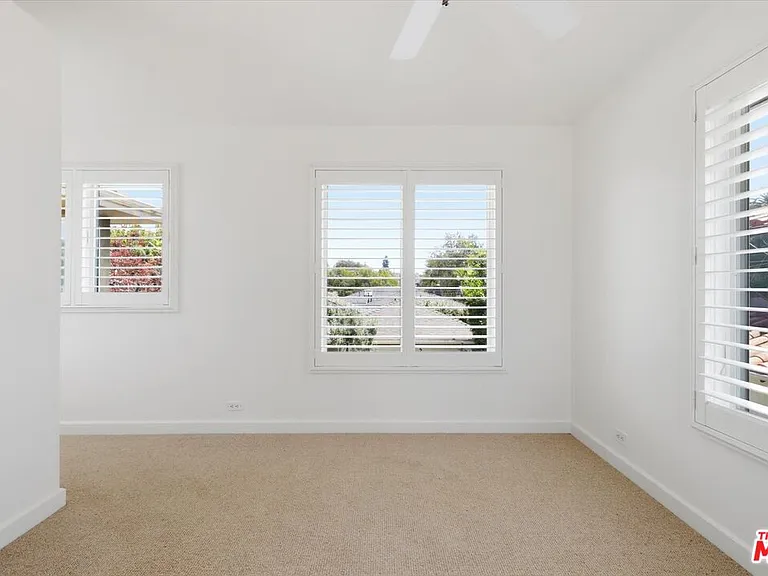 4164 Le Bourget Ave — Photo 37
