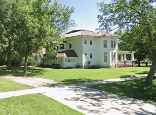 427 S 6th St #4, Osage City, KS 66523