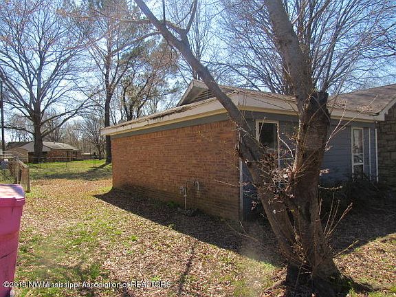 3rd image of 2381 Colonial Hills Dr