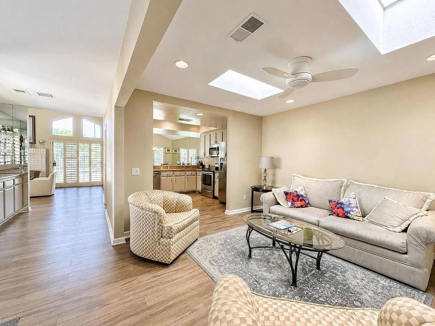 2 bed, 1572 sqft, $2,900 — Photo 3